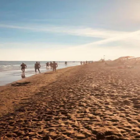 Welcoming Flat Just Steps From The Sea