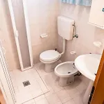 Welcoming Flat Just Steps From The Sea *