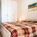 Welcoming Flat Just Steps From The Sea *