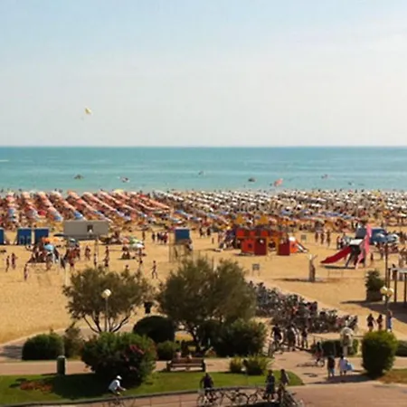 Welcoming Flat Just Steps From The Sea *