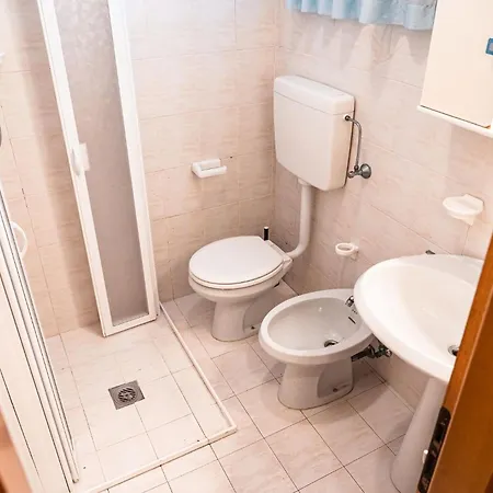 Welcoming Flat Just Steps From The Sea *