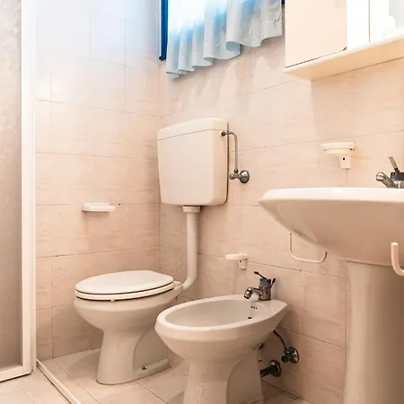 Welcoming Flat Just Steps From The Sea *