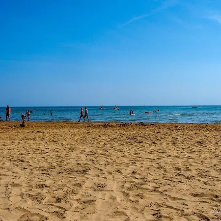 Апартаменти Welcoming Flat Just Steps From The Sea Бібіоне