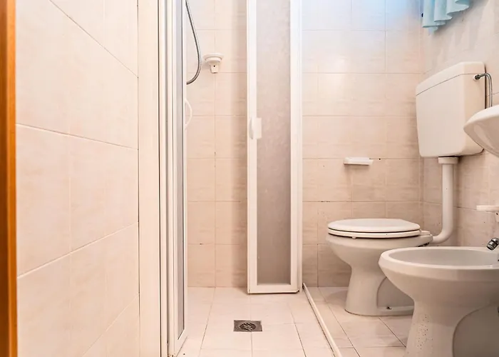 Апартаменти Welcoming Flat Just Steps From The Sea